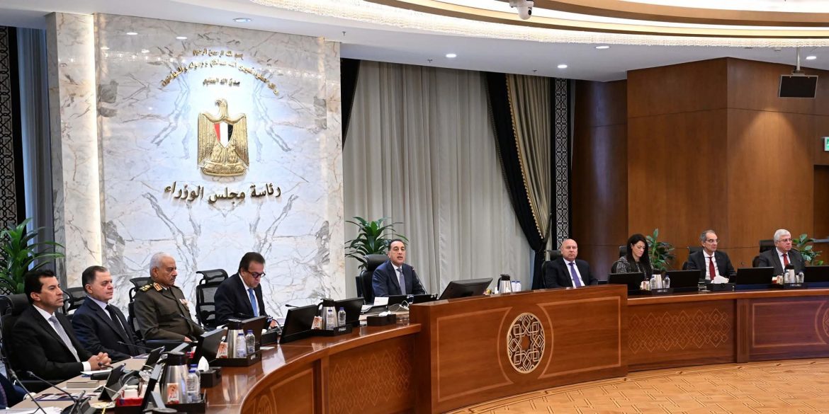 رئيس الوزراء: يستعرض جهود تطوير منظومة التعليم