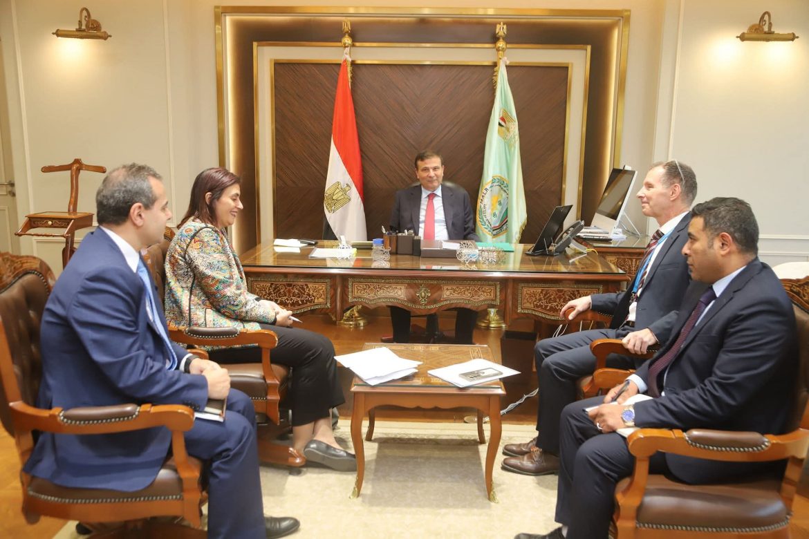 وزير الزراعة يتابع المشروعات المشتركة مع برنامج الأغذية العالمي بمصر