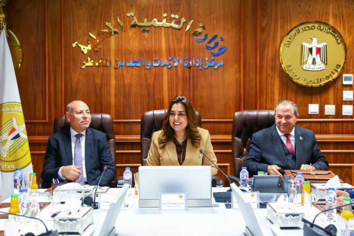 وزيرة التنمية المحلية تتابع مقترحات تطوير أسواق العتبة الحميدي والتجاري