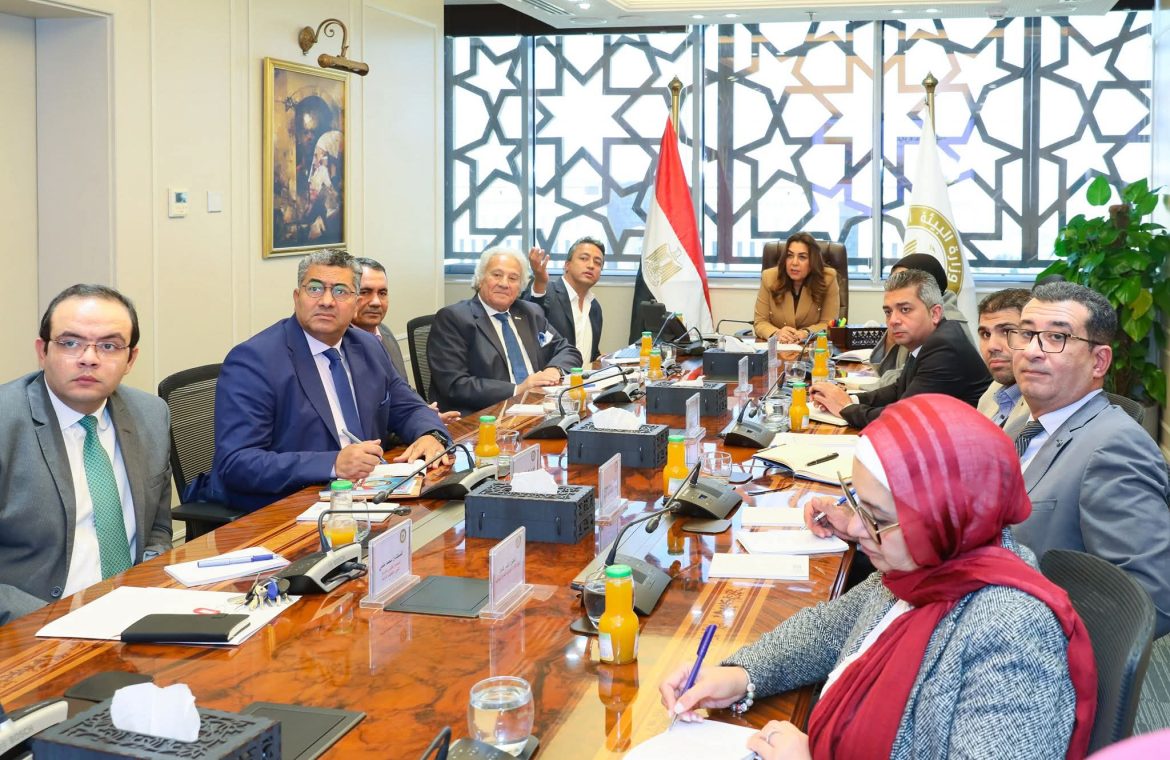 وزيرة التنمية المحلية تبحث فرص دعم السياحة البيئية داخل المحميات الطبيعية