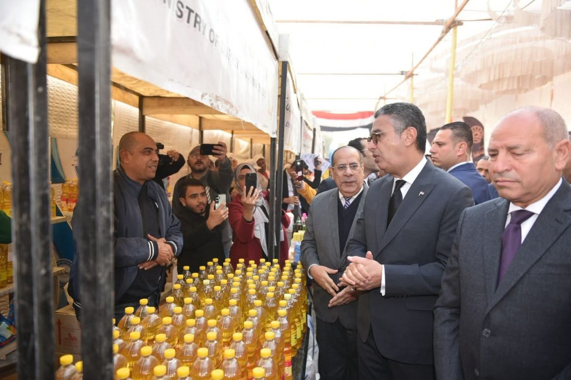 وزير التموين يفتتح سوق اليوم الواحد لتوفير السلع بالمرج