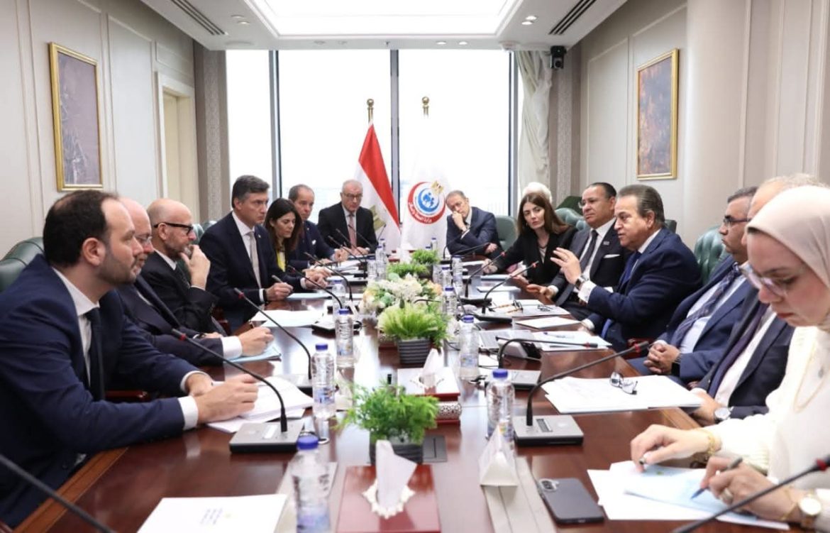 وزير الصحة يبحث تعزيز التعاون الاستثماري في القطاع الصحي