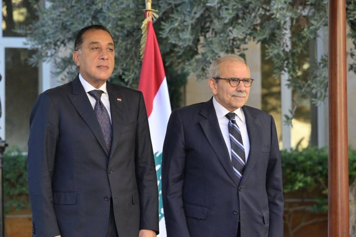 لبنان تستقبل رئيس الوزراء بمراسم استقبال رسمية لدى وصوله السراي الحكومي