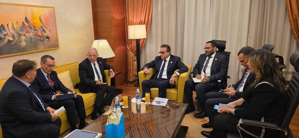 وزير الصحة يبحث تعزيز التعاون في القطاع الصحي بين مصر وتونس