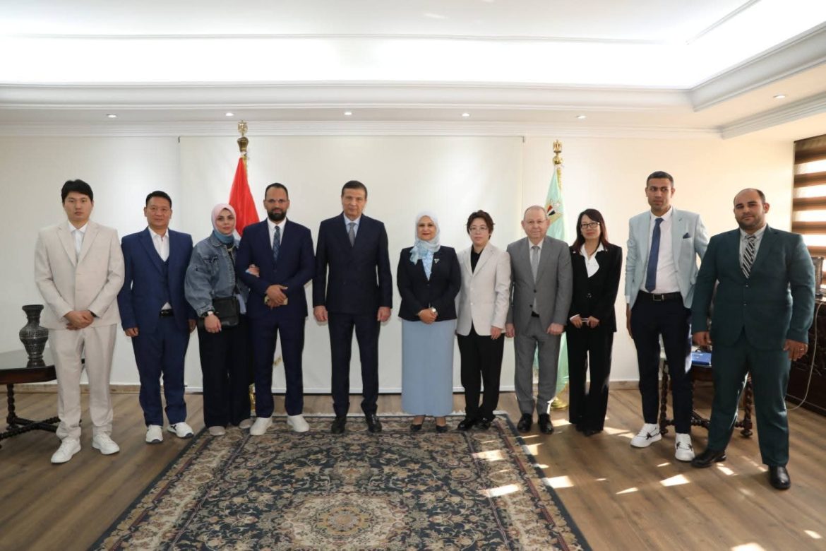 وزير الزراعة يتابع إنشاء مصنع متطور للمبيدات في مصر مع خبراء صينيين