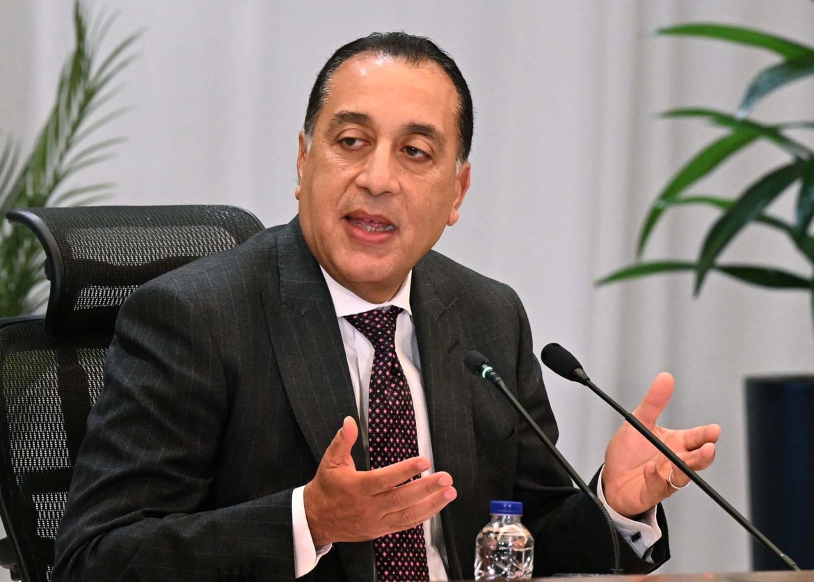 مدبولي يصل مطار القاهرة عائدا من العاصمة اللبنانية بيروت 