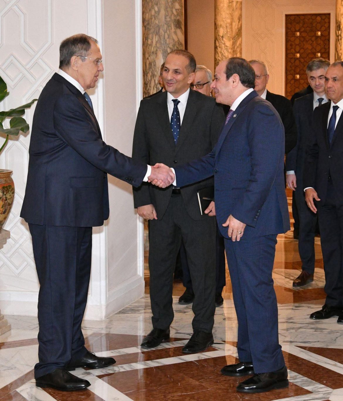 الرئيس السيسي يبحث تعزيز التعاون بين مصر وروسيا