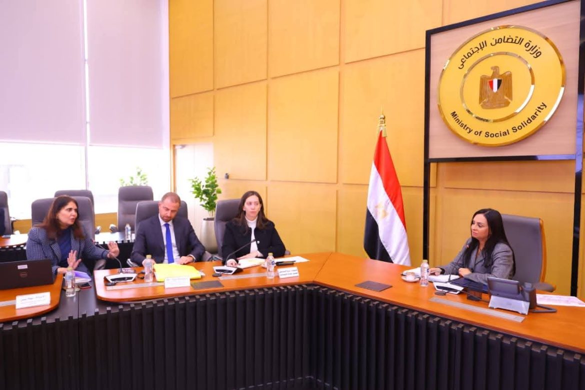 وزيرة التضامن تتابع انجازات برنامج الدعم النقدي المشروط تكافل وكرامة