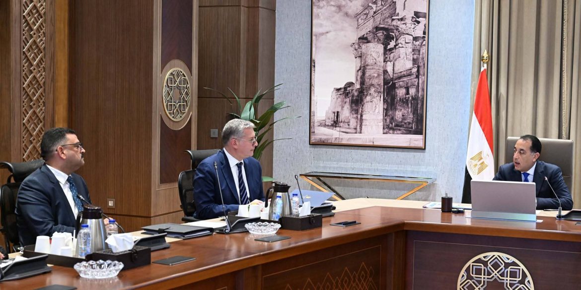 رئيس الوزراء يوجه بالتنسيق بين وزارة البترول ومنطقة المثلث الذهبي