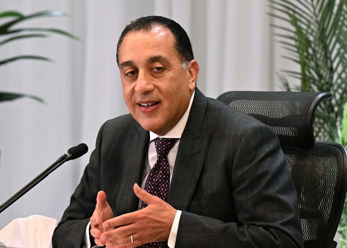 رئيس الوزراء يتابع مشروعات حياة كريمة بقرى مركز الصف بالجيزة