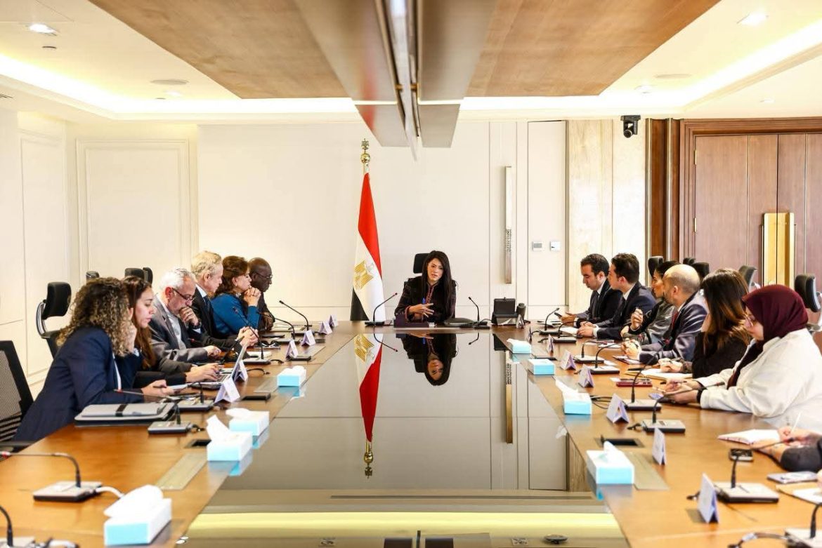 وزيرة التخطيط تتباحث حول تحفيز الاستثمارات لمشروعات تحلية المياه