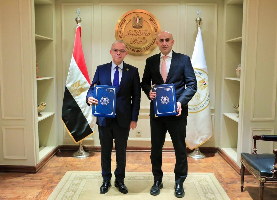 وزارة التعليم والرقابة المالية توقعان بروتوكول للاستفادة من الأنشطة المالية غير المصرفية