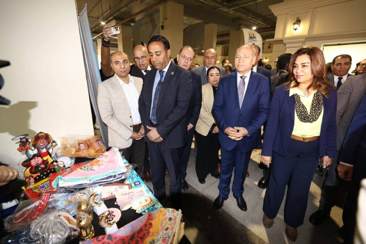 وزيرا التموين والتنمية المحلية يفتتحان سوق ونعرض بمنطقة السبتية بالقاهرة