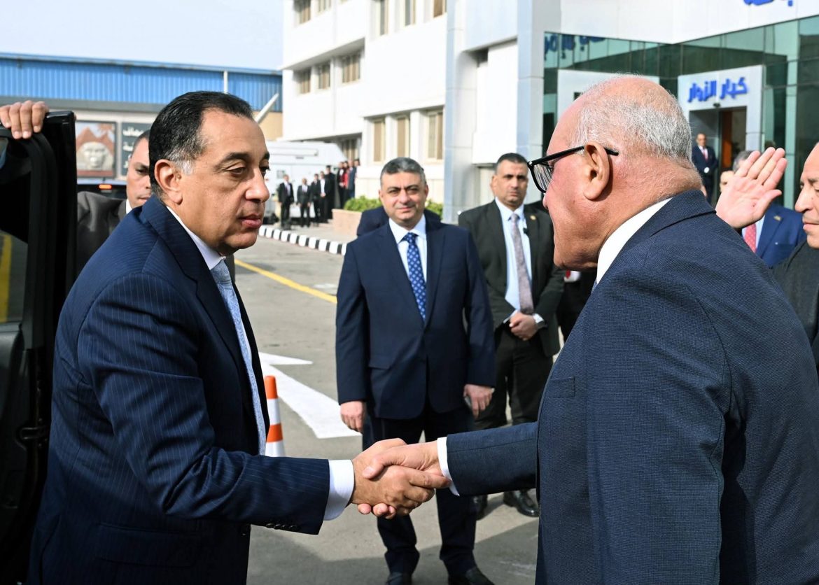 رئيس الوزراء: مشروعات التطوير بمصنع «سيماف» منظومة متكاملة لتوطين صناعة النقل