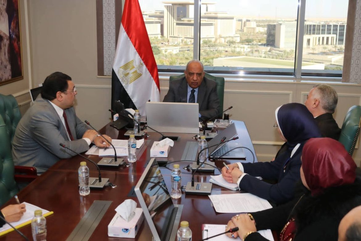 وزير الكهرباء يتابع خطة العمل على التشغيل الاقتصادي والاستدامة المالية