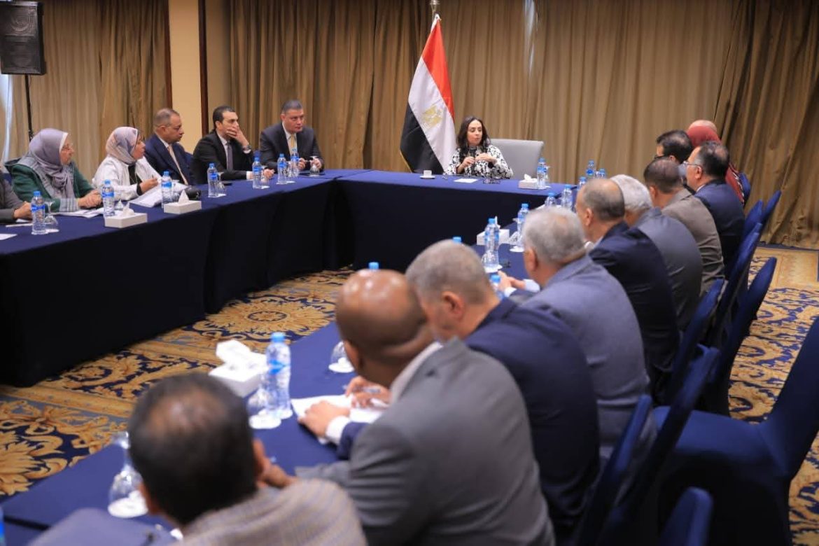 وزيرة التضامن تناقش التحديات التي تواجه المديريات بالوزارة 
