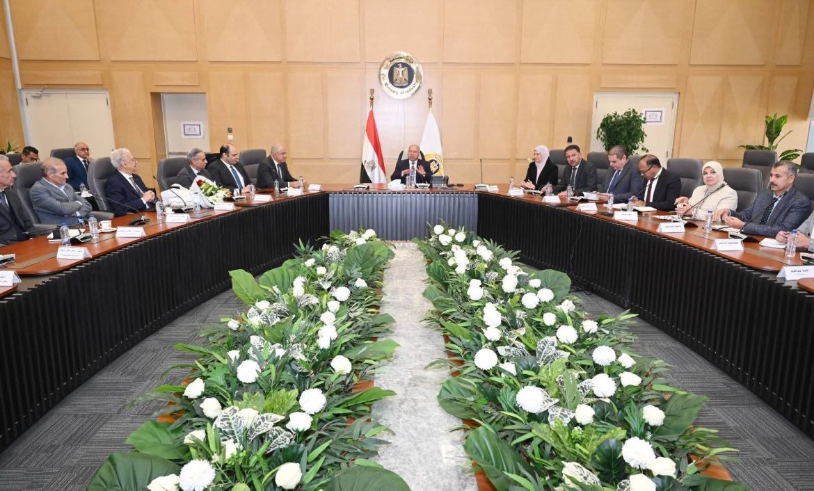 وزير الصناعة يبحث سبل تعميق الصناعات الهندسية وزيادة مستلزمات الإنتاج