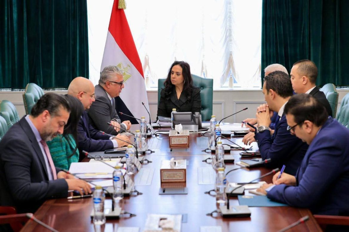 وزيرة التضامن تبحث تعزيز سبل التعاون مع رئيس الهيئة الاقتصادية لقناة السويس