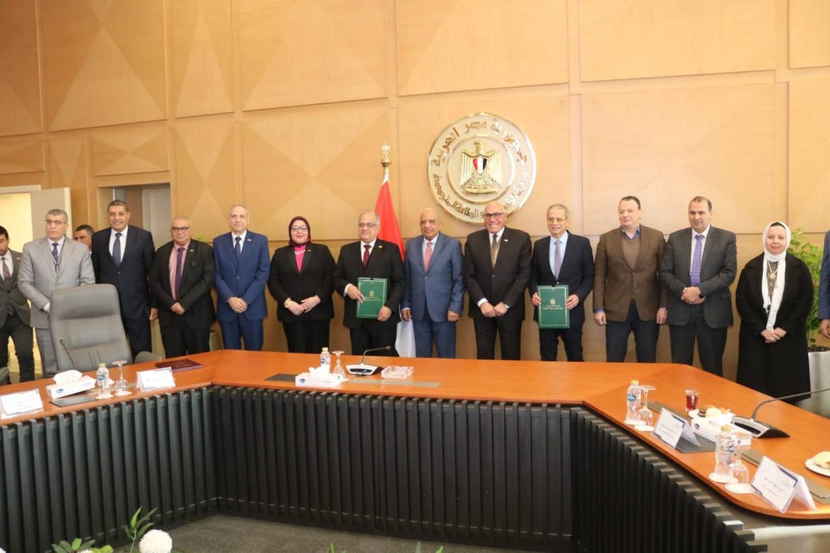 وزير الكهرباء يشهد توقيع بروتوكول تعاون بين القابضة للكهرباء والعربية للتصنيع