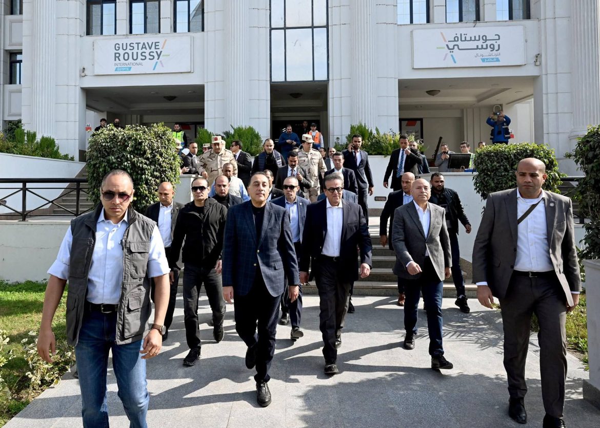 رئيس الوزراء يتفقد عدد من المنشآت الصحية بمحافظتي القاهرة والجيزة