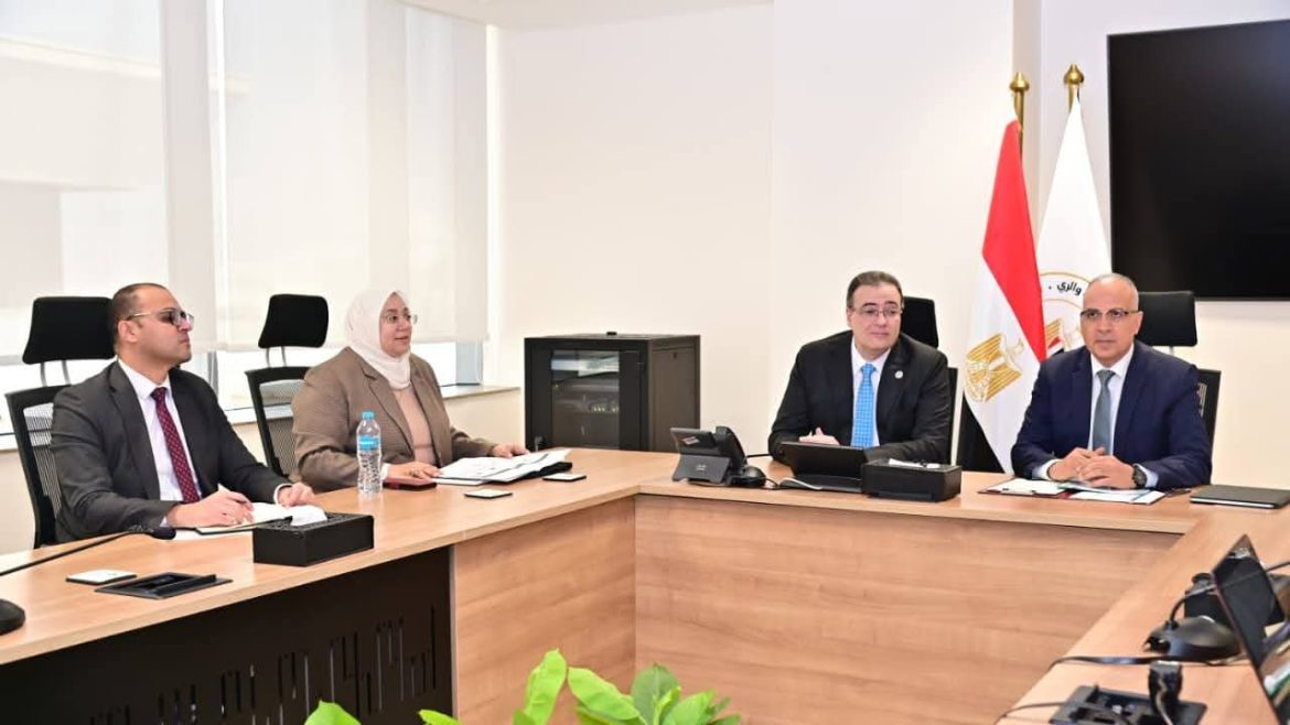 وزير الموارد المائية يبحث سد العجز في عدد من الوظائف بالوزارة 