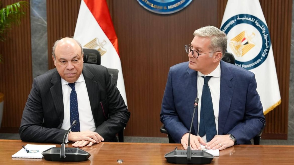 وزيرا البترول والطيران يناقشان مشروع إنتاج وقود الطائرات المستدام