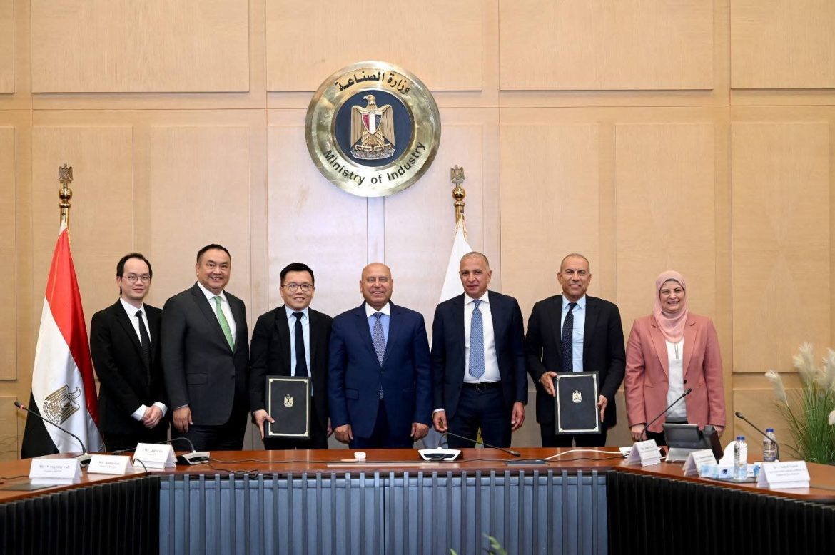 السويدي الصناعية توقع عقد باستثمارات 350 مليون دولار مع كريستال العالمية 