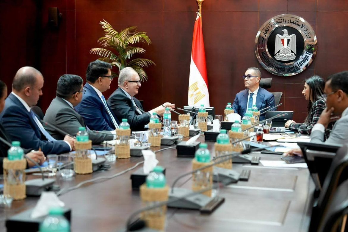 وزير الاستثمار يتابع استثمارات شركتي ايفولف وستونيكس في السوق المصري