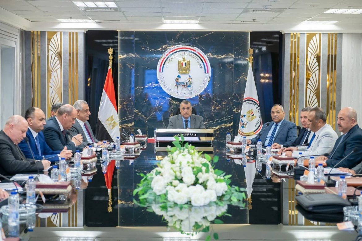 وزير الإنتاج الحربي: شركات الوزارة تساهم في تعزيز ودعم الأمن والاقتصاد الوطني