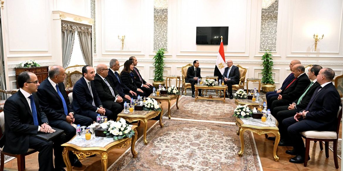 رئيس الوزراء يزور مجلس النواب ويقدم التهنئة لهشام بدوي على منصبه