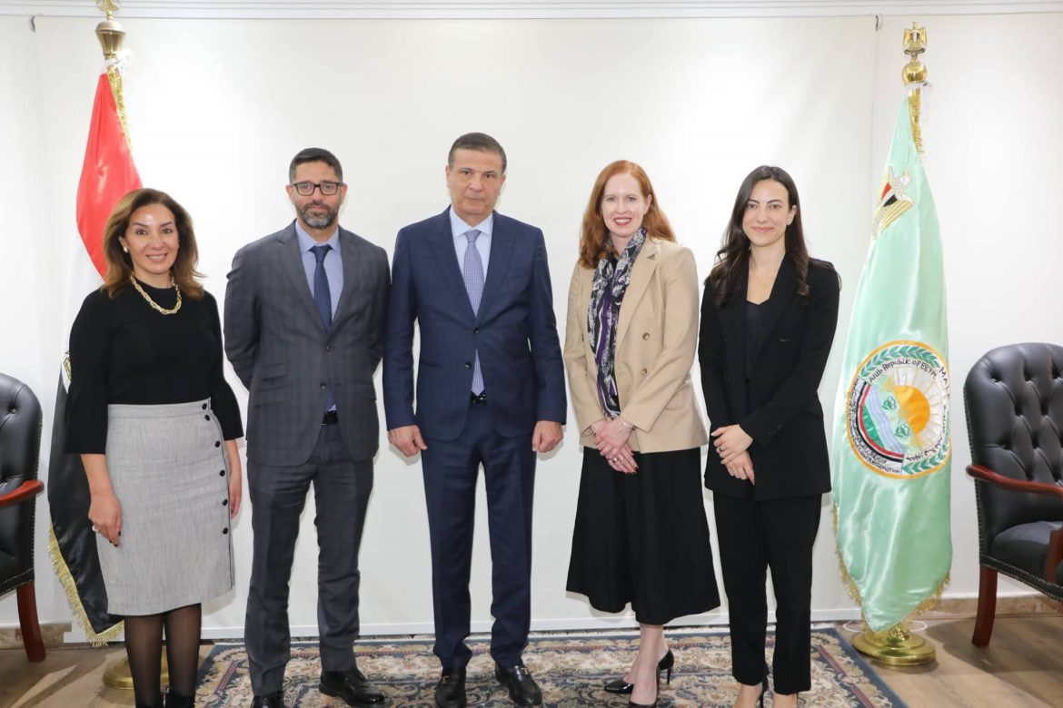 وزير الزراعة يبحث تعزيز منظومة الزراعة التعاقدية مع ممثلي كرافت هاينز