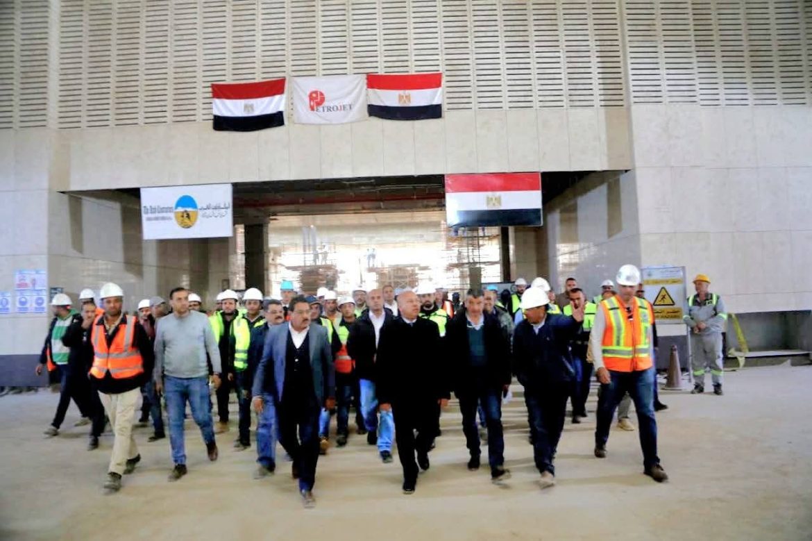 وزير النقل يتابع تقدم أعمال الخط الأول من مشروع شبكة القطار الكهربائي السريع