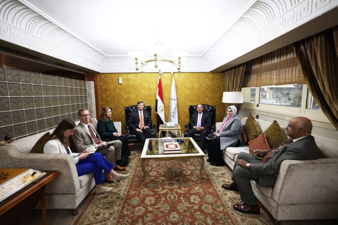 وزير الصناعة والنقل يبحث تعزيز التعاون مع نائب وزير الخارجية الأمريكي