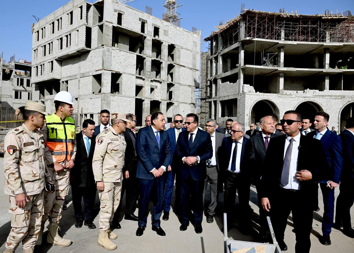 رئيس الوزراء: القطاع الطبي يحظى بأولوية مُتقدمة على أجندة عمل الحكومة