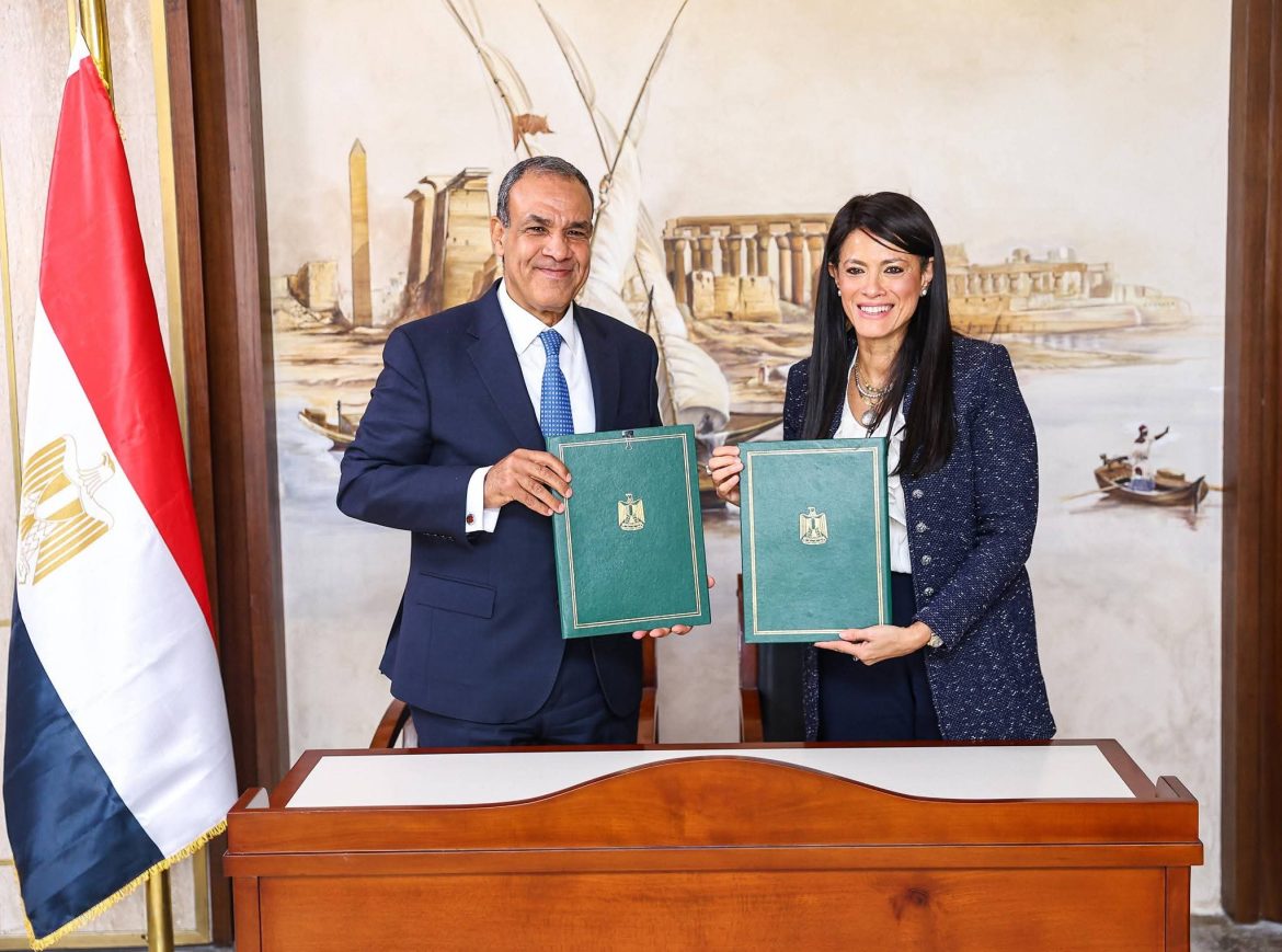 التخطيط والخارجية يطلقان مشروع المراكز التكنولوجية المتنقلة