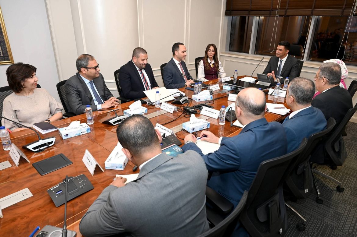 وزير الصناعة يبحث خطط توسع شركة نيسان للسيارات بالأسواق