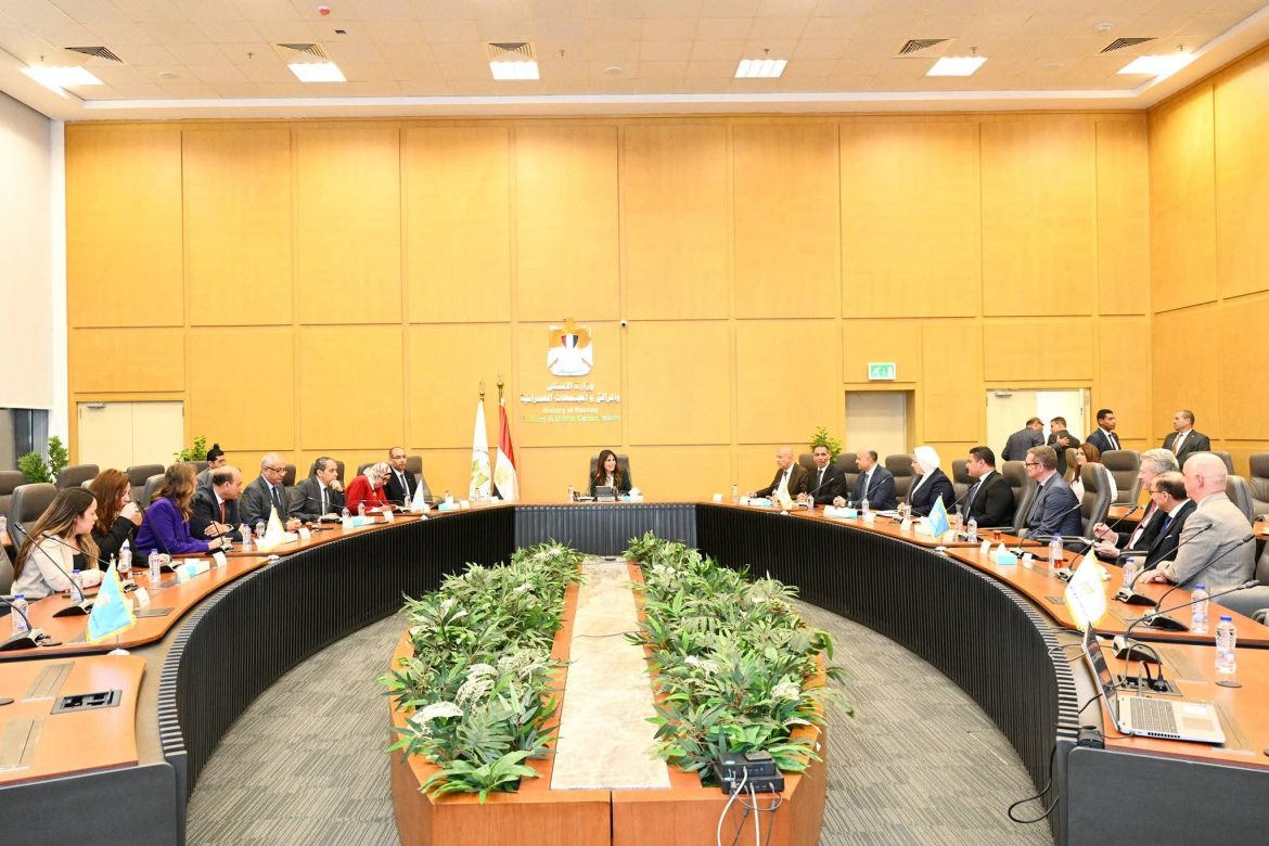 وزيرة الإسكان تناقش إجراءات بدء تشغيل الفنادق بمنطقة الأعمال المركزية بالعاصمة الجديدة