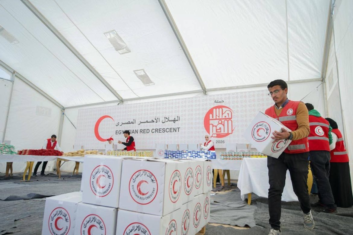 الهلال الأحمر المصري بالشيخ زويد يقدم مليون وجبة لأهل غزة