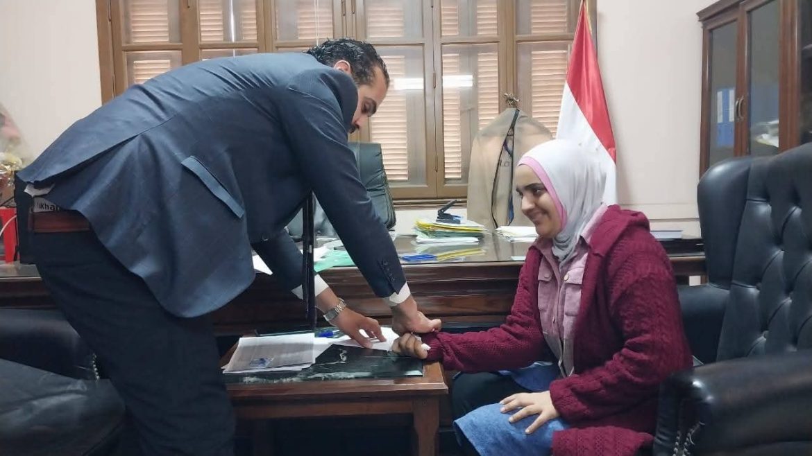 وزارة العمل: تسليم 75 فرصة عمل لذوي الهمم بالقاهرة