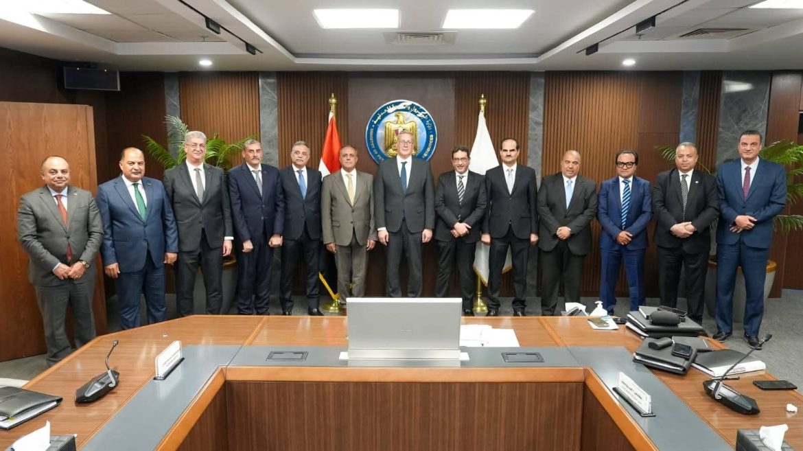 وزير البترول يوجه بالاستعداد لمشروعات البحر المتوسط