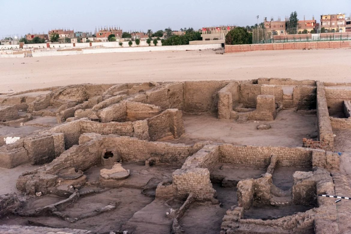 وزارة الآثار: الكشف عن مدينة سكنية بموقع شيخ العرب همام بقنا