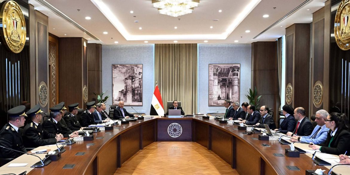 رئيس الوزراء يتابع مستجدات تطوير الطريق الدائري ورفع كفاءة كوبري 6 أكتوبر