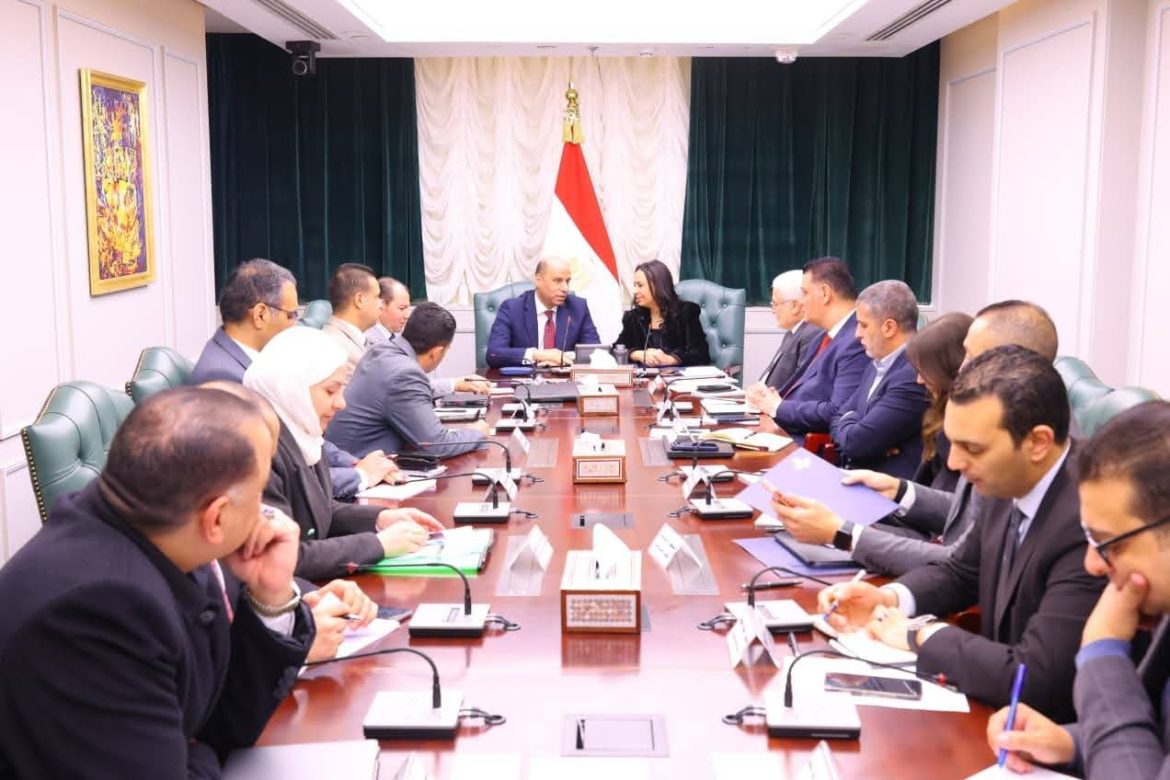 التضامن الاجتماعي والعمل يبحثان الربط الإلكتروني بين قواعد بيانات الوزارتين