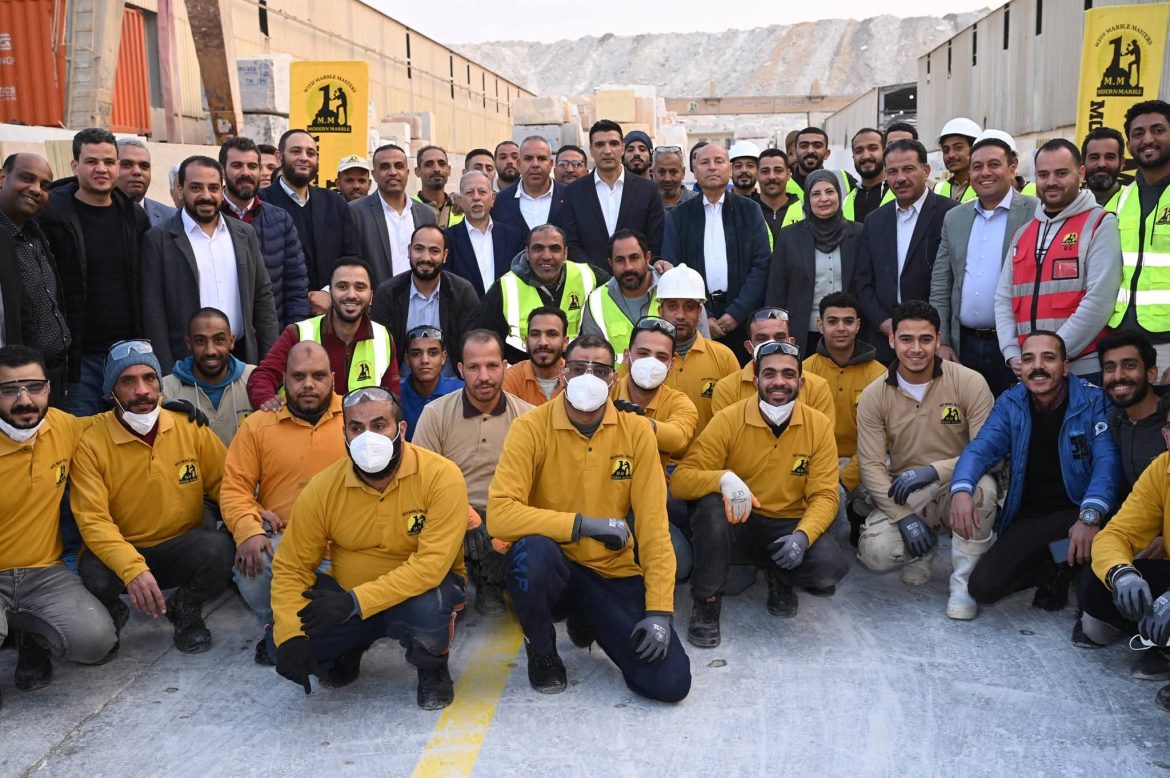 وزير الصناعة: الوزارة حريصة على توفير كافة سبل الدعم للمناطق الصناعية