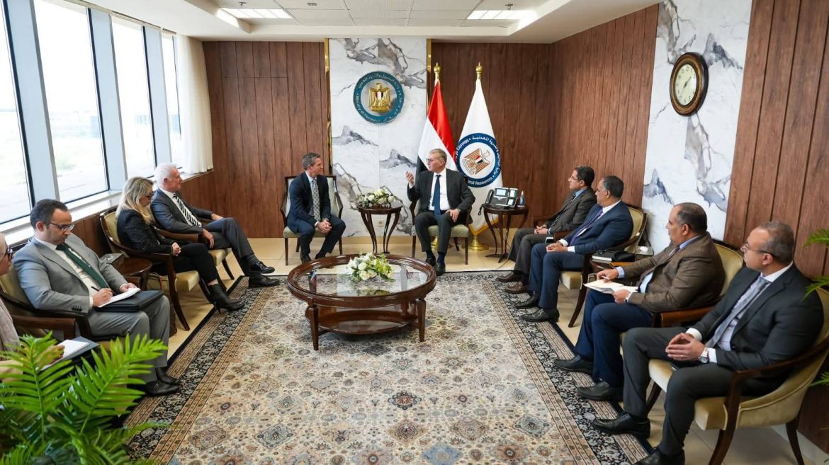 وزير البترول يبحث خطط زيادة استثمارات شركة كابريكورن البريطانية في مصر