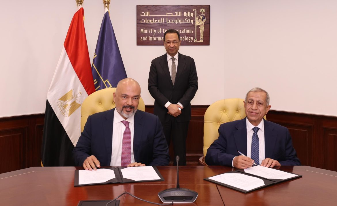 إي آند مصر والأكاديمية العربية يتعاونان لإنشاء مختبرات للاتصالات السلكية واللاسلكية