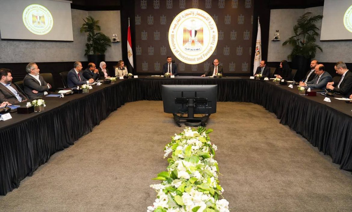 الاستثمار والصناعة يبحثان مسارات تمويل مبتكرة لدعم الصناعة مع بنوك الاستثمار 