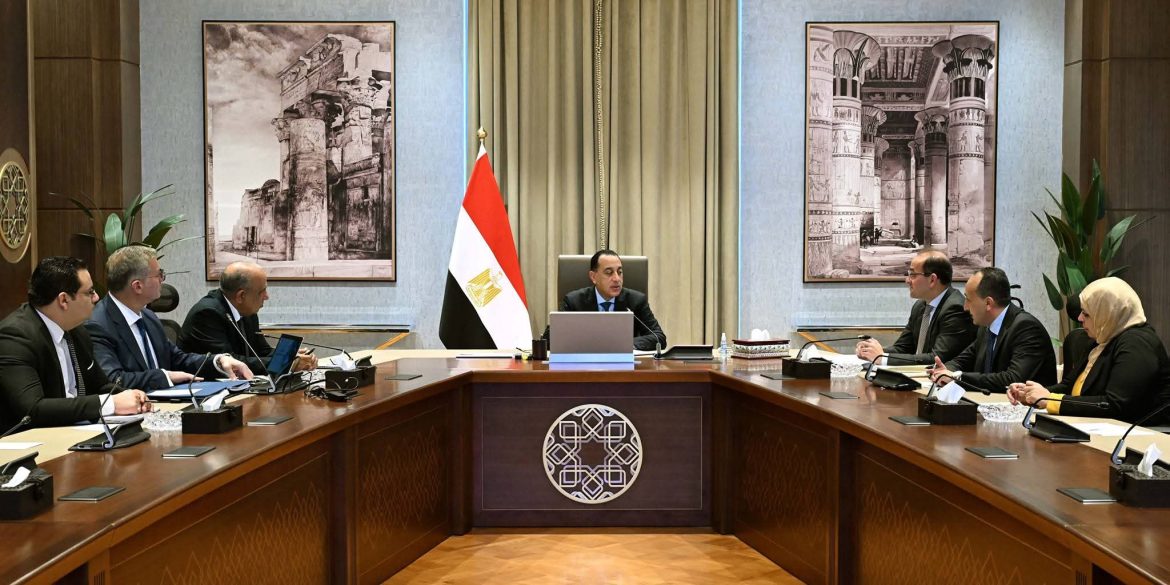 رئيس الوزراء يشدد على أهمية الحفاظ على أرصدة استراتيجية من المنتجات البترولية