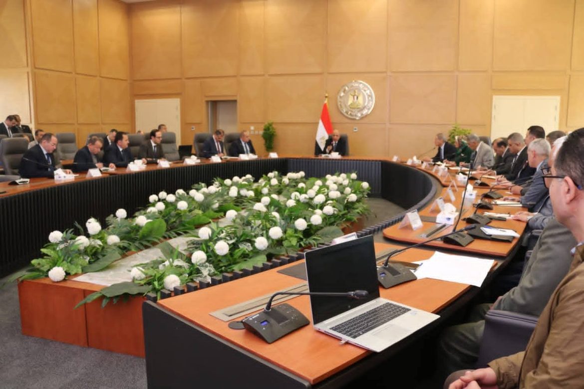 وزير الكهرباء يوجه برفع درجة الاستعداد لتأمين الشبكة الموحدة