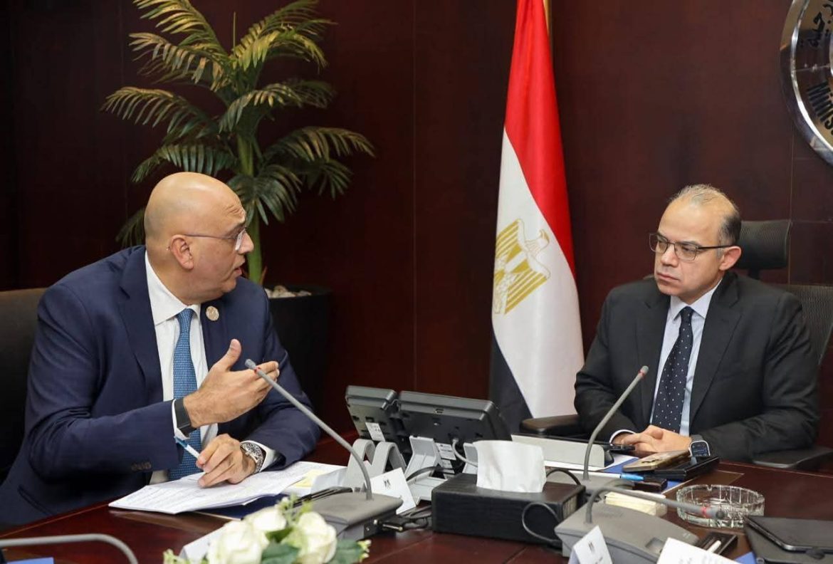 وزير الاستثمار يبحث تعزيز دعم ريادة الأعمال مع جهاز تنمية المشروعات